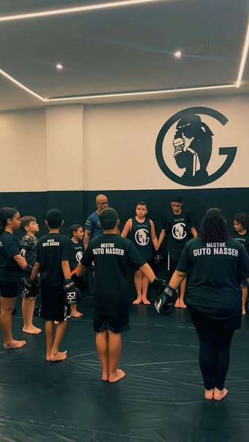Turma reunida no tatame da QG Fight